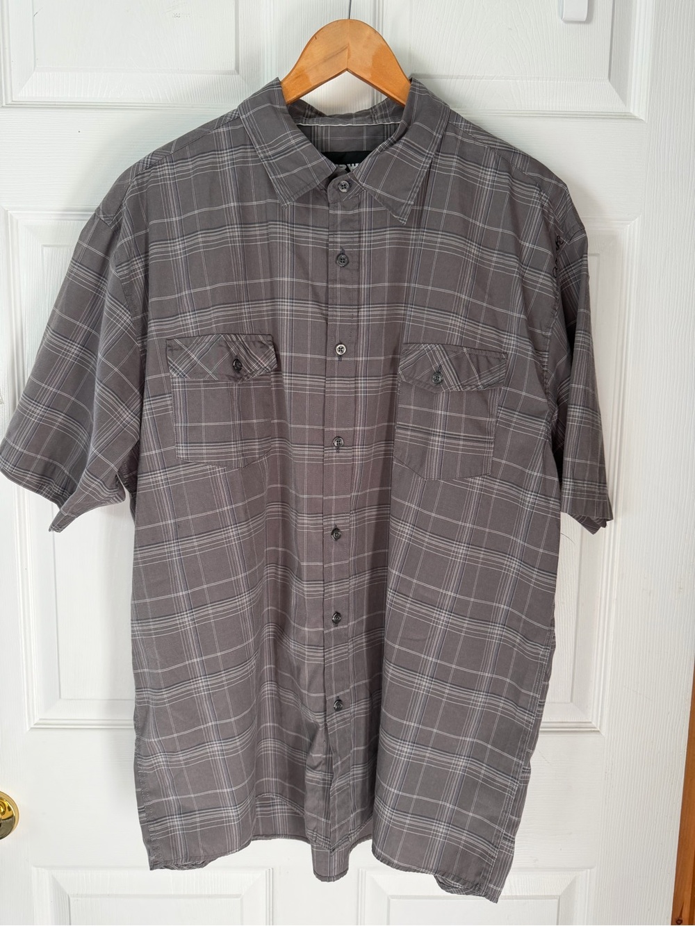 Airwalk Men's Gray Plaid Short-Sleeve Button-Down Shirt